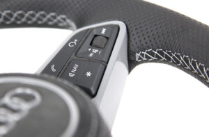 14 Audi TT TTS TTRS 8S Lenkrad Leder perforiert Alcantara 10