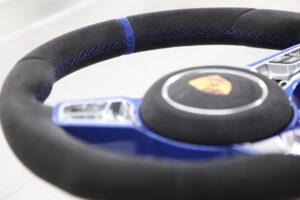 19 Porsche 911 991 Lenkrad Peformance Alcantara Spange blau7
