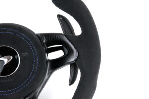 2 Mc Laren 600LT Carbonlenkrad mit Alcantara und bezogenem Airbag in Alcantara