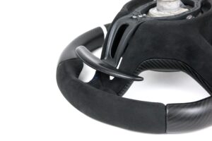 3 Mc Laren 600LT Carbonlenkrad mit Alcantara und bezogenem Airbag in Alcantara