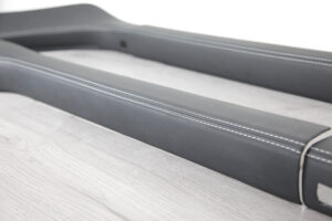 Chevrolette Corvette C6 Einstiegsleisten Leder Naht silber5