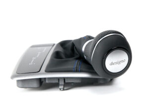 16 Mercedes Benz SLK Wahlhebel Leder perforiert, Naht blau3