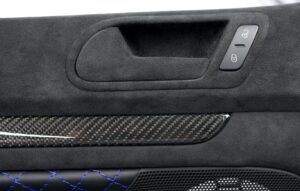 16 VW Golf 5 GTI R32 Tür Fahrer Alcantara mit blauem Streifen4