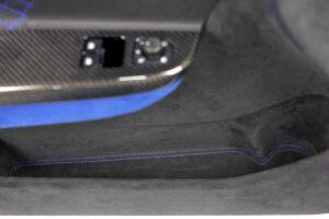 18 VW Golf 5 GTI R32 Tür Fahrer Alcantara mit blauem Streifen12