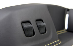 21 Audi R8 420 Schalensitz Seitenverkleidung Leder gelbe Naht6