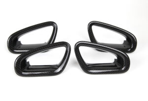 22 Audi R8 420 Schalensitz Gurtdurchführungen1