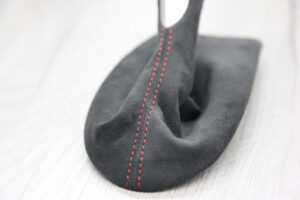 25 Porsche 911 996 GT3 Schalthebel mit Schaltsack Alcantara schwarz rote Doppelnaht3