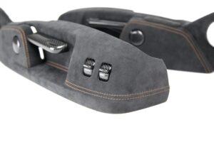 5 Audi R8 420 Schalensitz Seitenverkleidung Alcantara orangene Naht3