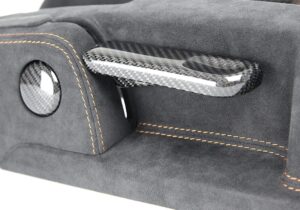 8 Audi R8 420 Schalensitz Seitenverkleidung Alcantara orangene Naht4