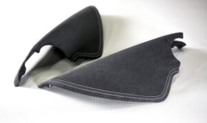 9 Audi R8 420 Schalensitz Verkleidung Alcantara Doppelnaht silber2