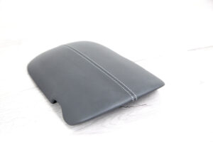 13 Ford Mustang VI Mittelarmlehne Leder graue Mittelnaht2