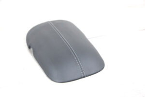 14 Ford Mustang VI Mittelarmlehne Leder graue Mittelnaht3