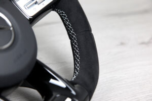 20 Mercedes Benz W205Mopf Lenkrad Performance Alcantara Naht weiss8