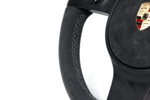 6 Porsche Lenkrad Alcantara silberne Naht4