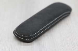 9 Audi 8J TT TTS TTRS Mittelarmlehne Alcantara schwarz silberne Naht2