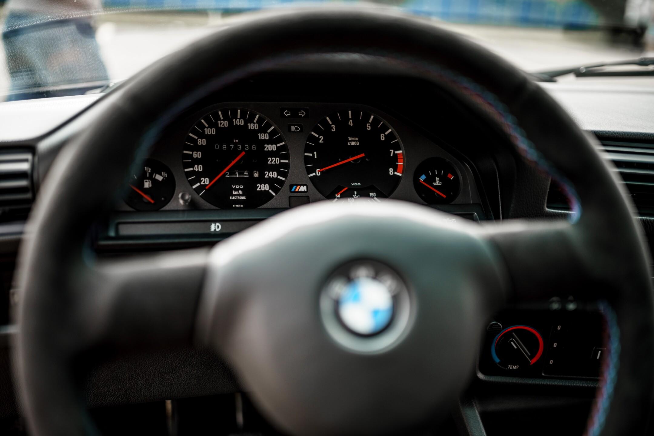 BMW M3 E30 Interieur 5