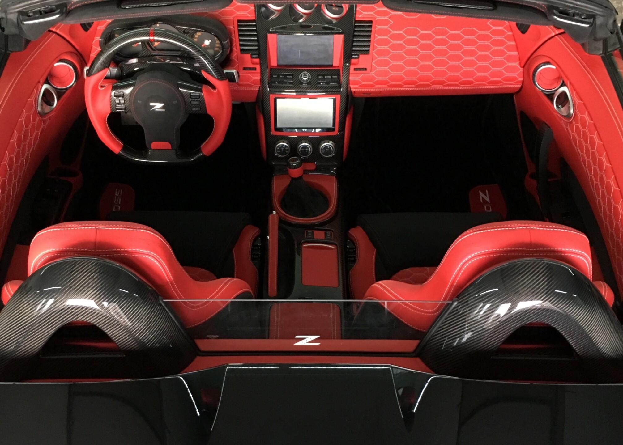 Nissan 350 Z rotes Leder, Alcantara schwarz, Carbon schwarz1 Kopie 2